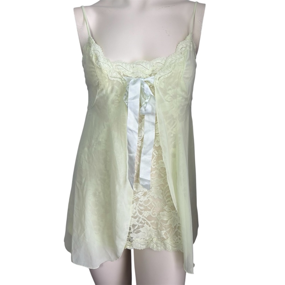 Amour De Nuit Elegant Pale Green/Yellow Lace Chemise